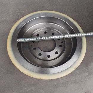 Which Material is More Suitable for Forklift Wheel